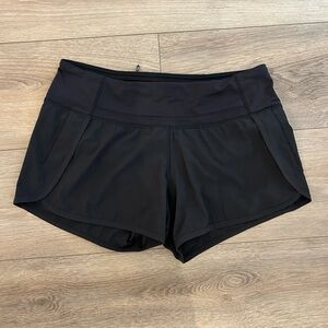 Black Lululemon speed up short 4” size 6